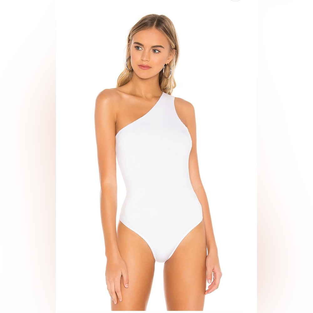 Revolve Devonne One Shoulder Bodysuit in White
superdown